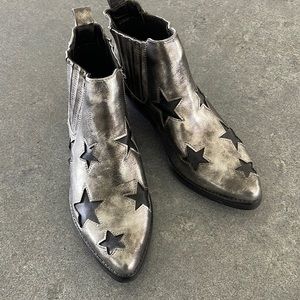 Seven 7 Distressed silver and black star boots